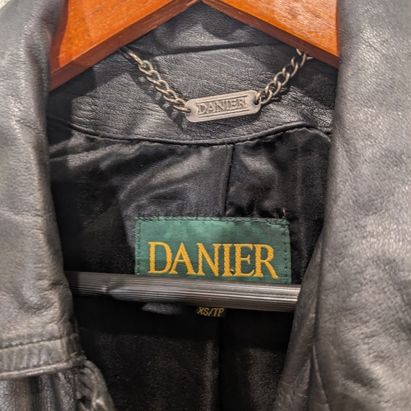Danier Genuine Leather Vintage Bomber Jacket - Picture 4 of 6